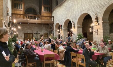 Kerstmarkt van Soroptimisten levert mooi bedrag op voor Habbekrats: “Een dag vol warmte, verbondenheid en solidariteit”