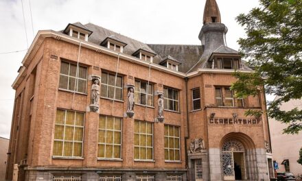 Bankjes met een verleden. Kunstenaar Tom Herck en de stille getuigen van het gerecht