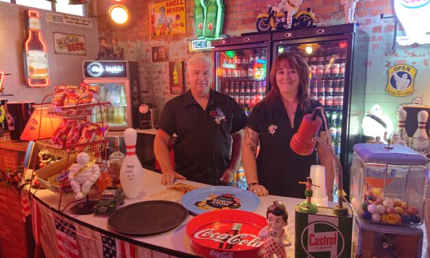 H27-reeks: Retro Style Friends brengt nostalgie en gezelligheid samen in Hangar 27. “Oldtimers, rock’n roll en rockabilly muziek”