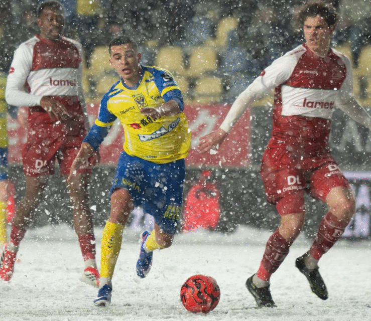 Voetbal, volk, vuur en sneeuw. STVV knokt zich voorbij Zulte Waregem
