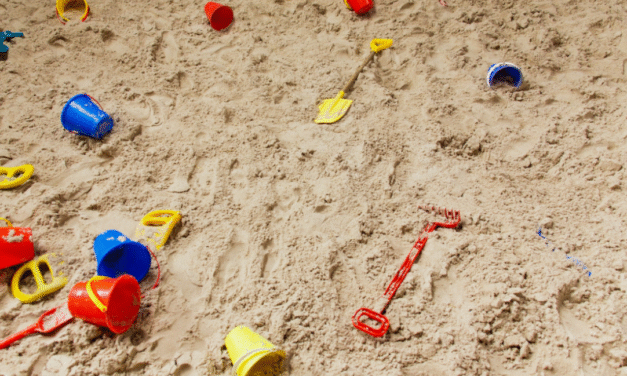 Haspengouwse gemeenten nemen voorzorgsmaatregelen rond speelzand na mogelijke asbestvervuiling