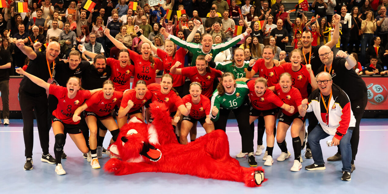 EK-Handbal. Black Arrows vechten en knokken zich naar eerste EK-kwalificatiezege