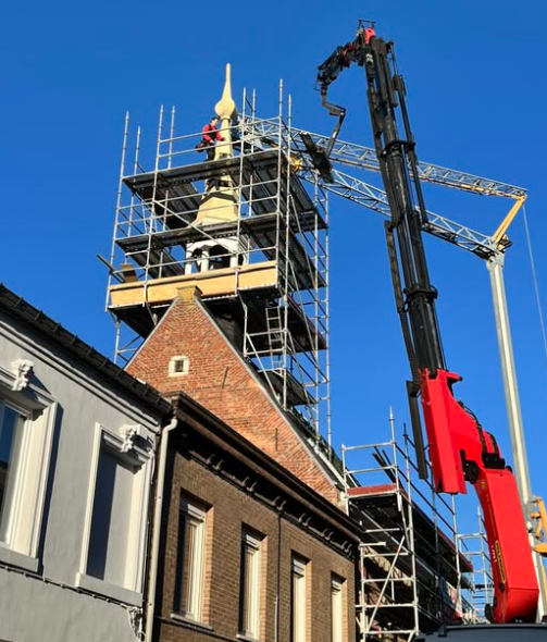 Renovatie van historische Mulkkapel nadert voltooiing. “Toren staat er terug op, nu nog de natuurdakleien”