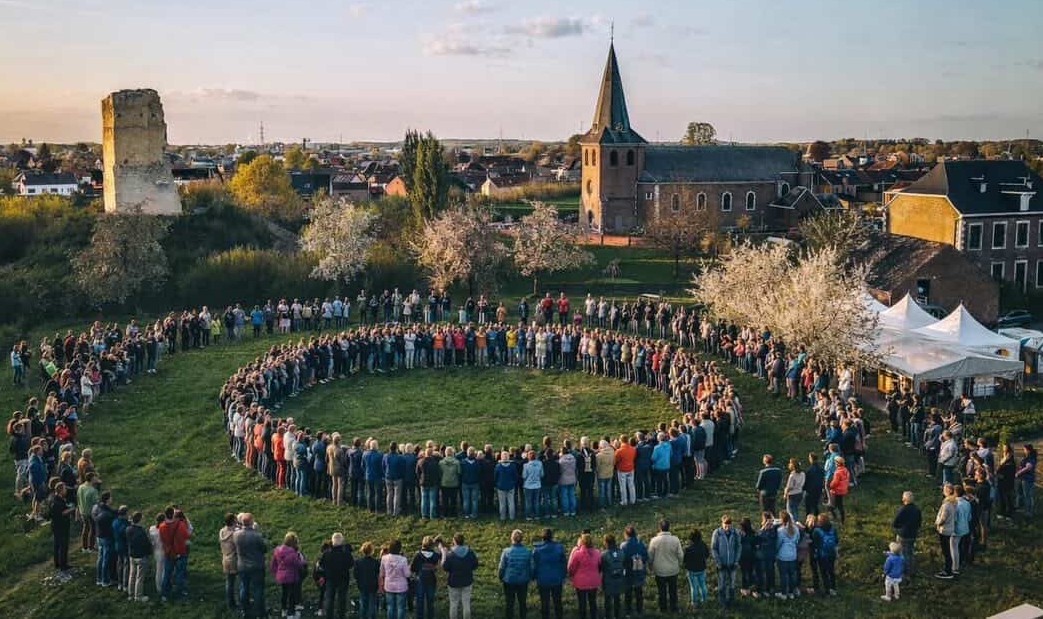 Na succes van vorig jaar…drie weekends lang Bloesemfeesten in Brustem. “1000 paaseieren en … wie wordt de ultieme bloesemkampioen?”