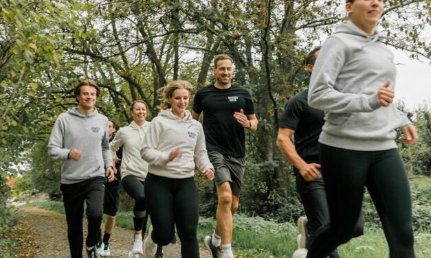 Bloesemtrail met olympisch meerkamper Hans Van Alphen schot in de roos. “Nog tot en met 3 mei geniet je in Bilzen-Hoeselt van meer dan 30 bloesemactiviteiten”