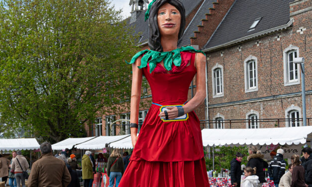 Historische reuzen van Sint-Truiden krijgen vaste stek op Begijnhof in Festraertsstudio