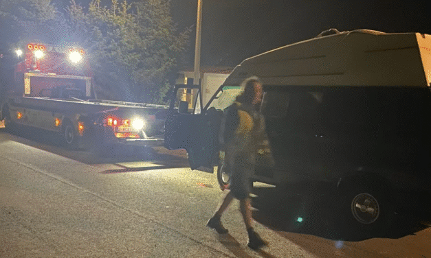 Drie vrienden redden slapend koppel uit brandende oldtimercamper tijdens Volkdwagen-treffen in Gingelom