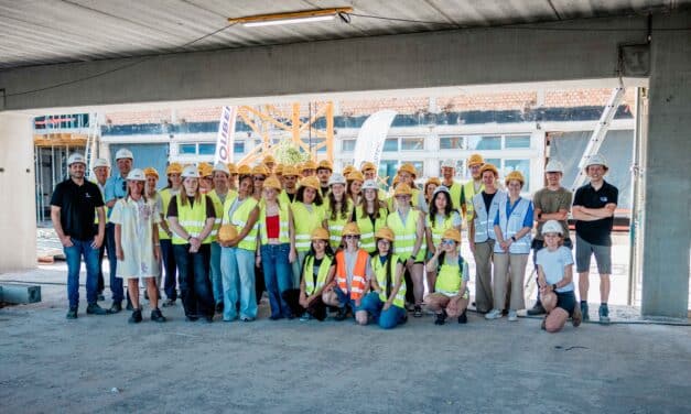 Jong bouwtalent viert mijlpaal op werf van nieuwe PXL-Businesshub