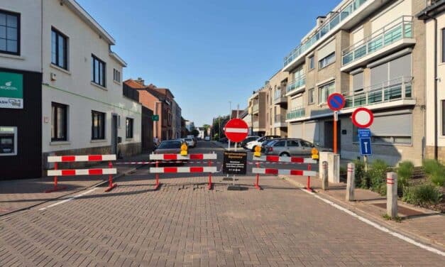 Wegdek komt omhoog in Sint-Truiden. Festraetsstraat afgesloten (kant Luikersteenweg)