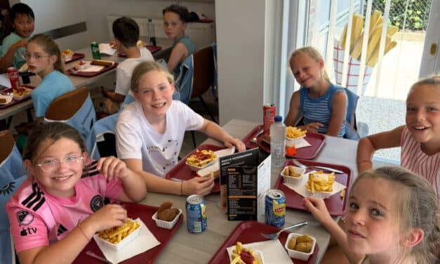 Recordopbrengst van ruim 5300 kilo aan batterijen levert vierde leerjaar van Wilderen frietfeest op