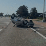 Auto belandt op dak na botsing op Luikersteenweg in Brustem