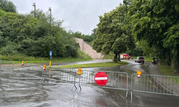 Grote waterleidingbreuk zorgt voor verkeershinder in Landen