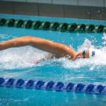 Tien trainingen per week lonen: Truiense Laurien Delsaer (15) verovert Belgische titel zwemmen
